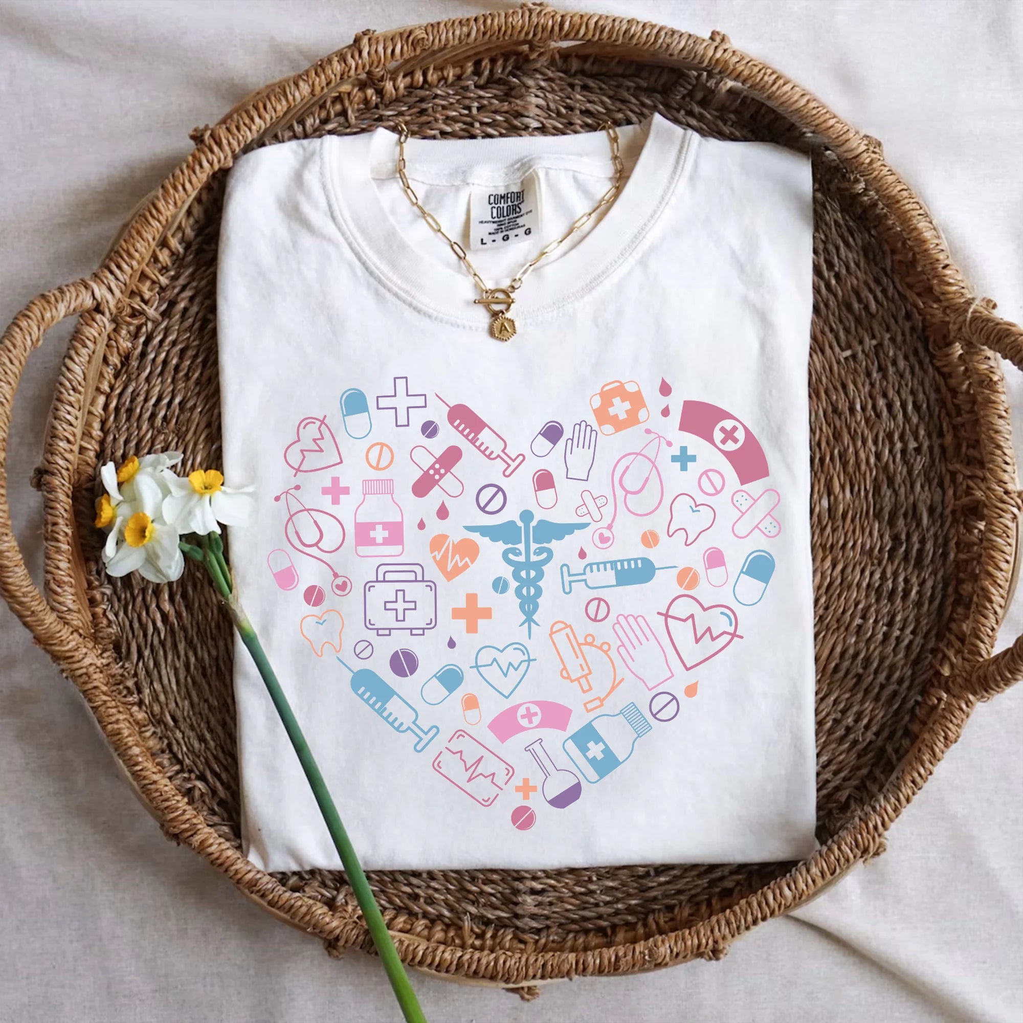 Medical Heart Design T-Shirt, Cute Medical Icon Pattern Tee, Doctor Nurse Graphic Shirt, Healthcare Professional Gift Top
